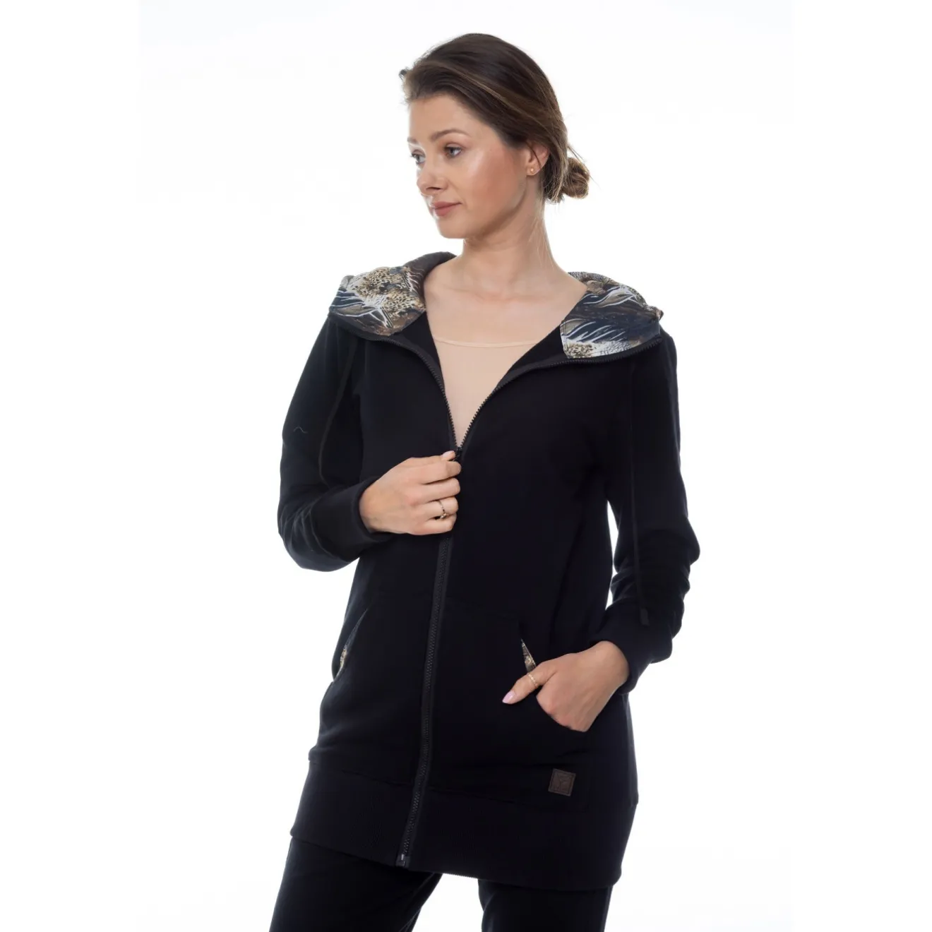 bluza_damska_cyranka_z_ka_1.webp Taurus Bluzy, Bluzy Polarowe | Bluzy, Bluzy Polarowe | Bluza damska CYRANKA z kapturem TA-042-01
