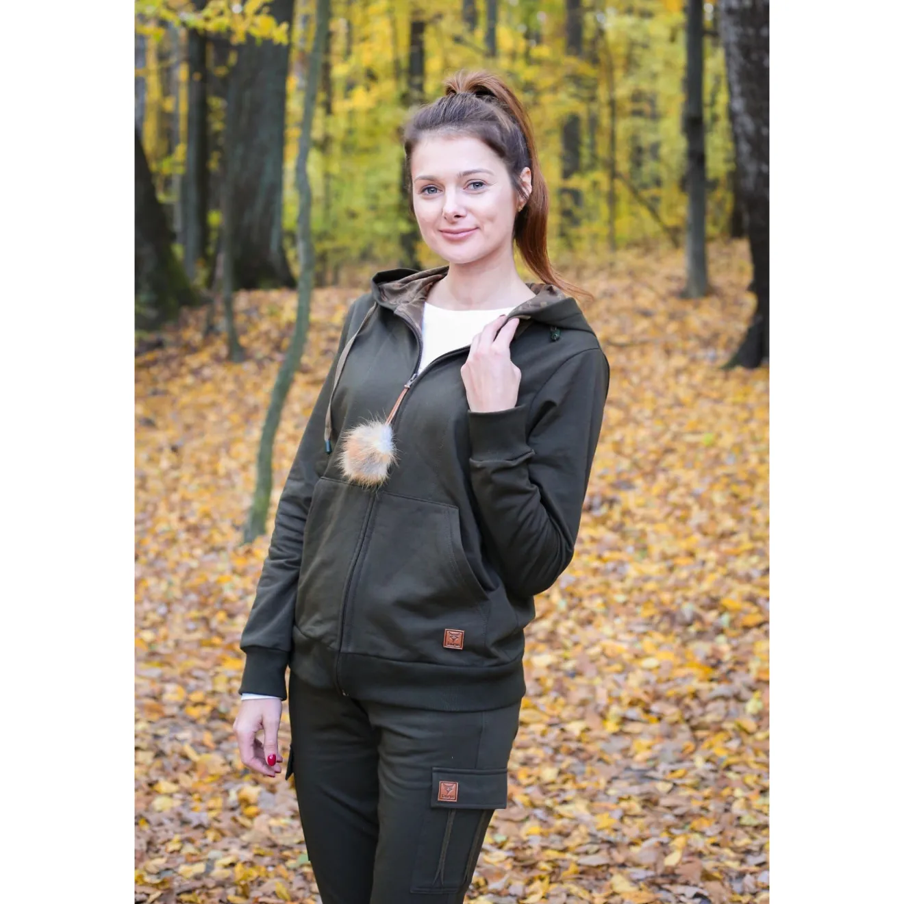 bluza_damska_taurus_olive_1.webp Taurus Bluzy, Bluzy Polarowe | Bluzy Polarowe | Bluza Damska Olive Deer z kapturem TA-072