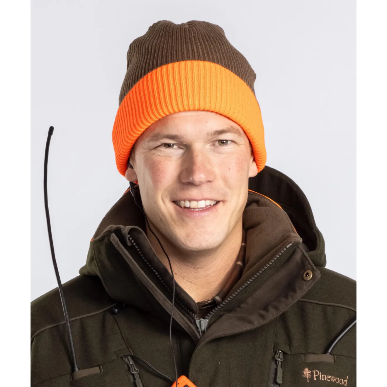czapka_pinewood_smaland_r_2.webp Damskie Pinewood Czapki Damskie | Czapki, Kapelusze | Czapka ® SMALAND REVERSIBLE HUNTERS HAT 1165 Mossgreen/Orange (192)