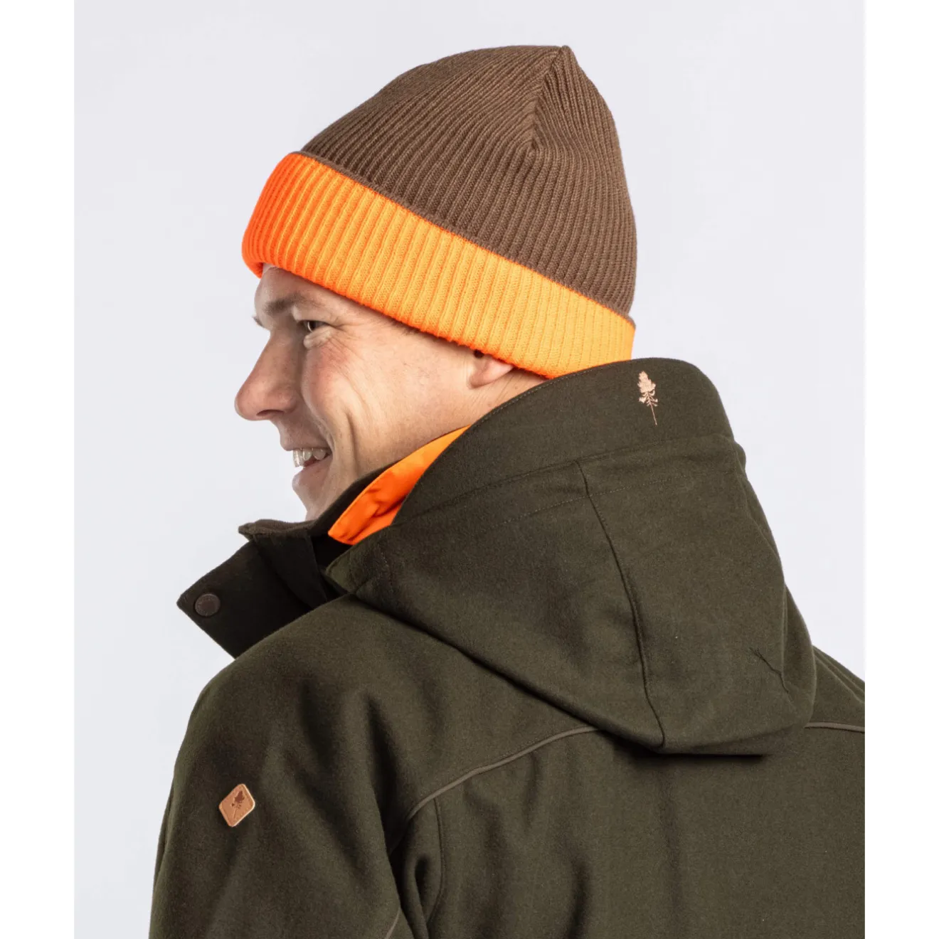 czapka_pinewood_smaland_r_4.webp Damskie Pinewood Czapki Damskie | Czapki, Kapelusze | Czapka ® SMALAND REVERSIBLE HUNTERS HAT 1165 Mossgreen/Orange (192)