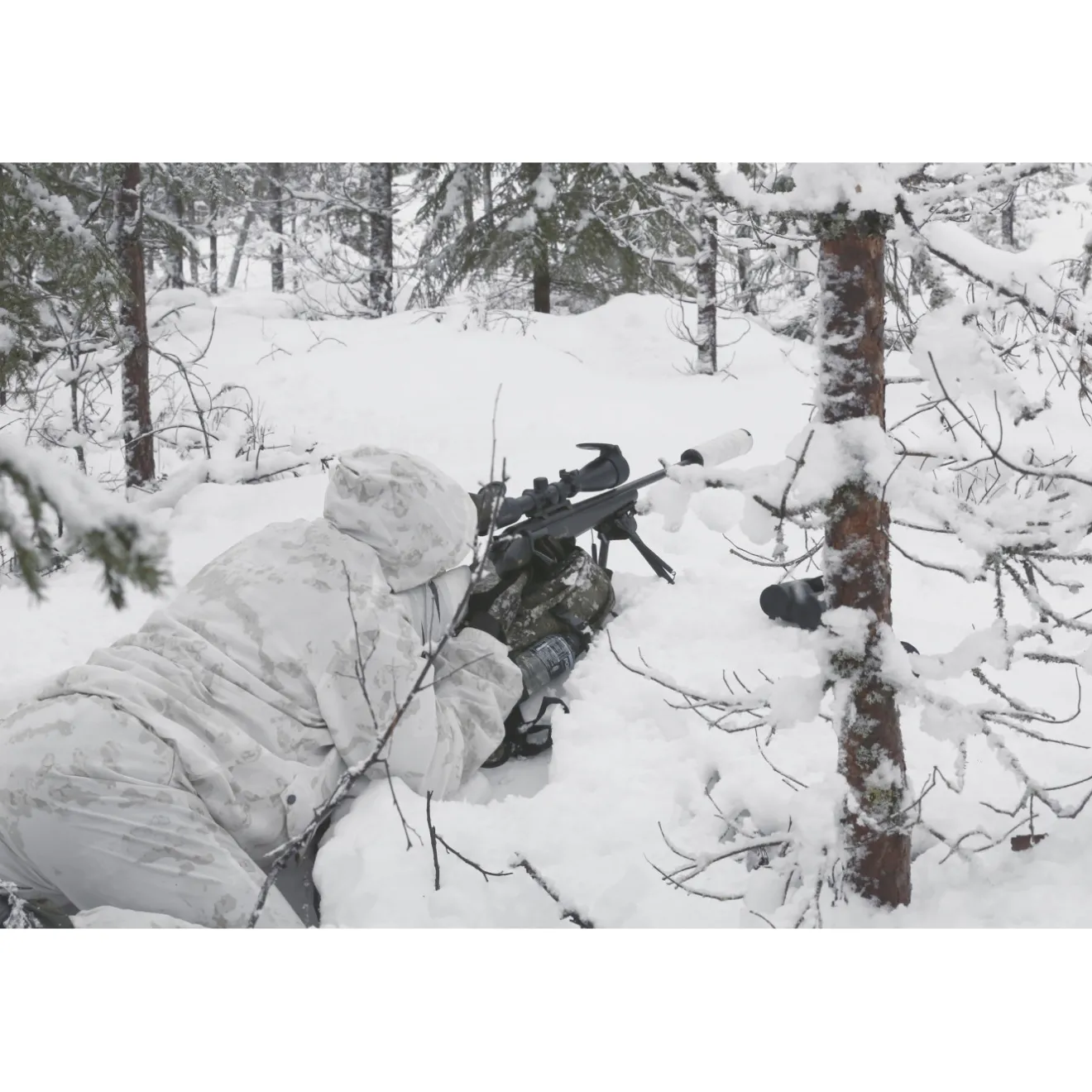 komplet_maskujcy_pinewood_1.webp Pinewood Komplety Myśliwskie | Komplet maskujący ® CAMOU 5661 Snow (972)