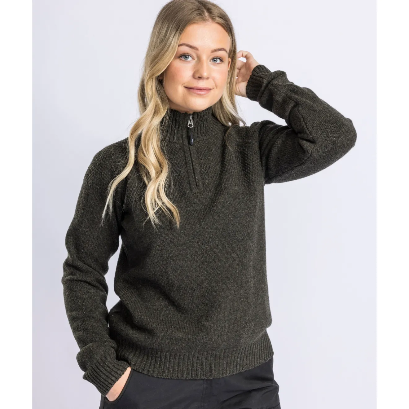 sweter_damski_pinewood_va_3.webp Damskie Pinewood Swetry Damskie | Swetry Myśliwskie | Sweter damski ® Varnamo T-Neck 3106