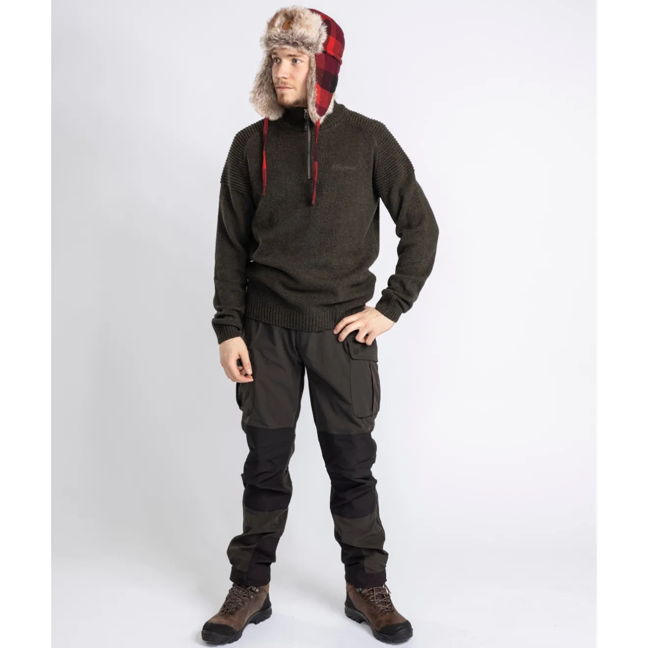 sweter_mski_pinewood_varn_4.webp Pinewood Swetry | Swetry Myśliwskie | Sweter męski Varnamo T-Neck 5106